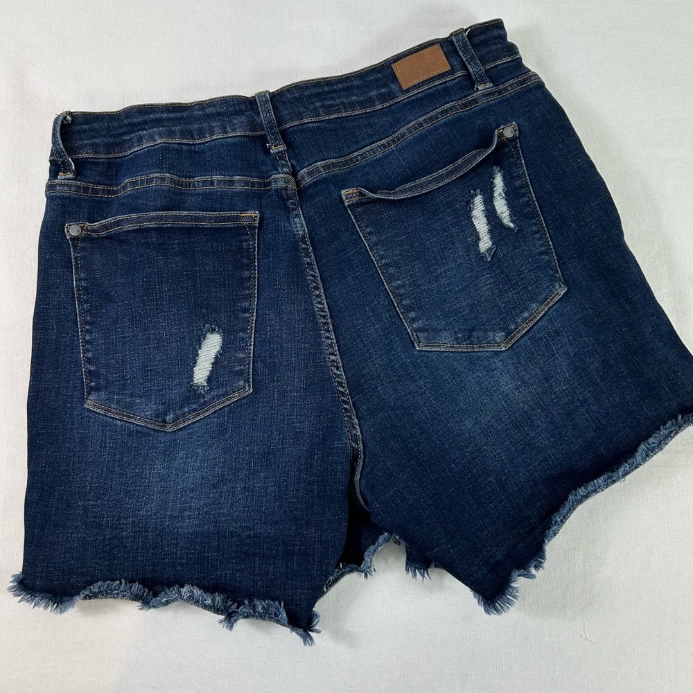 Judy Blue Camo Patch Dark Wash Denim‎ Shorts Stretch Distressed Women’s 1X EUC - Picture 5 of 13